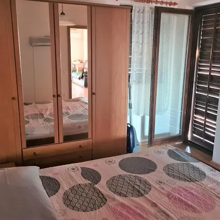 Apartment Nikola For 4 Persons In Country Side With Sea View *